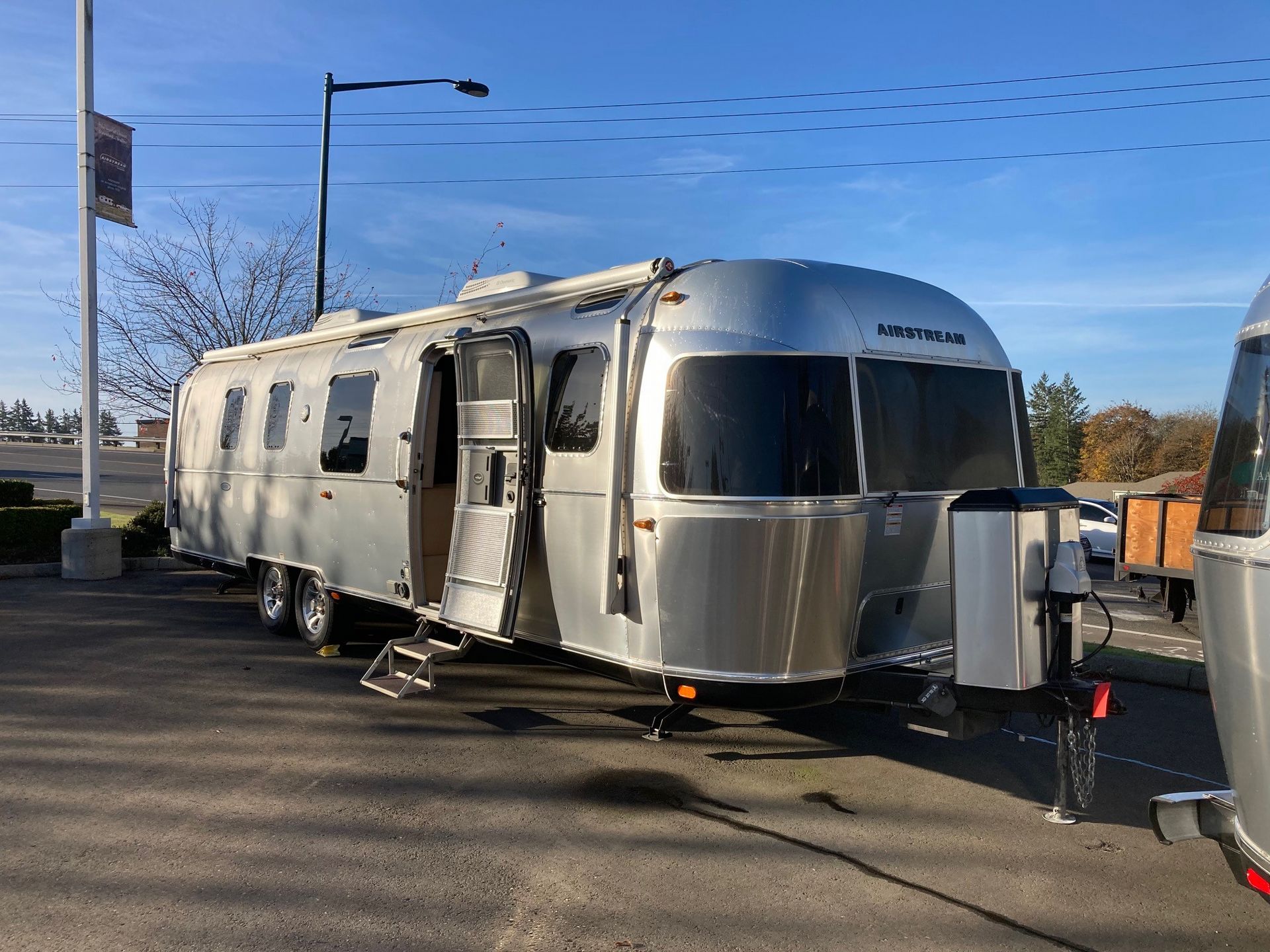 2018 Airstream Classic 33 Front Bed